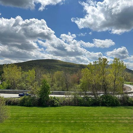 Courtyard By Marriott Fishkill Hotel Exterior photo