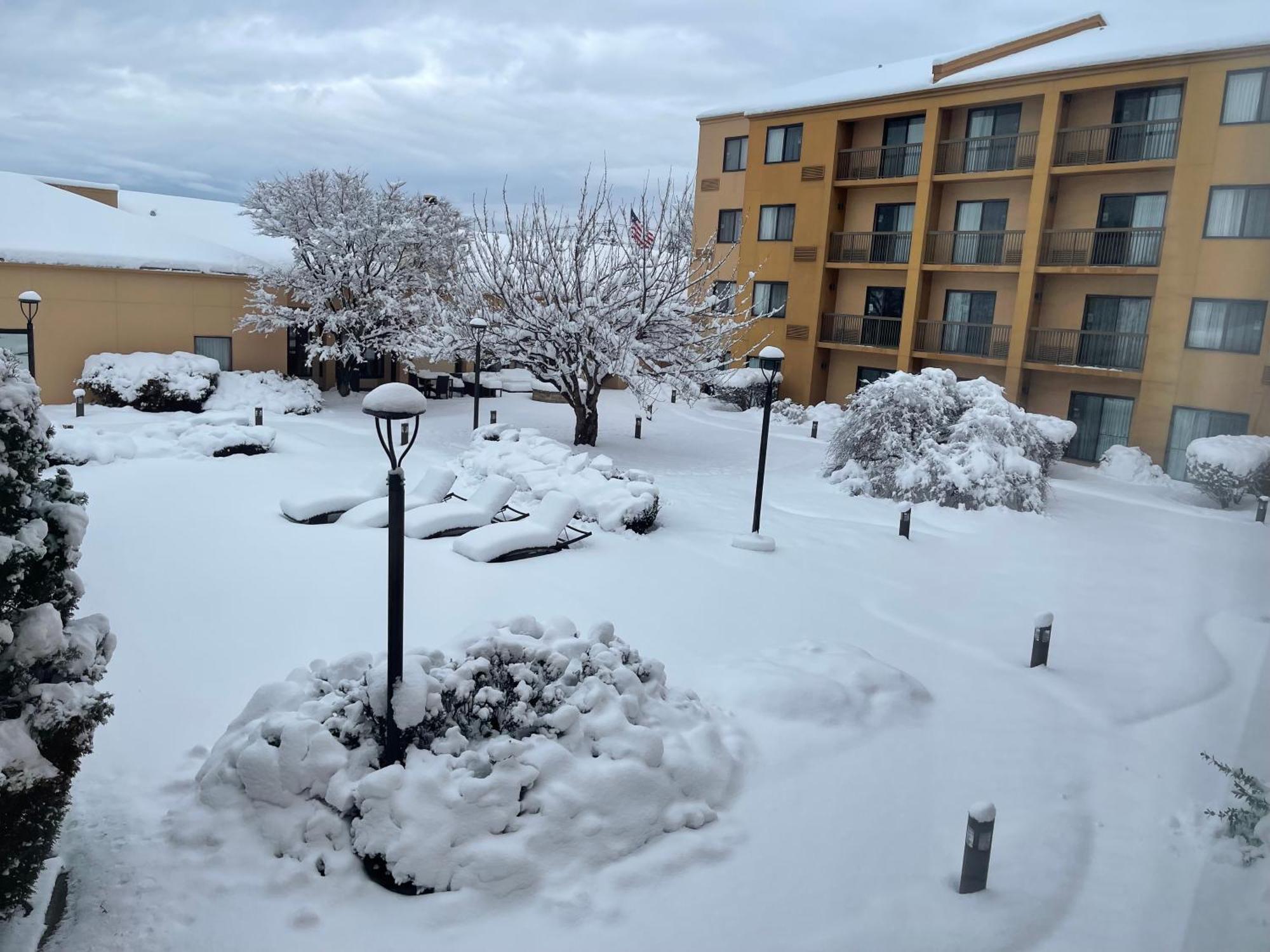 Courtyard By Marriott Fishkill Hotel Exterior photo