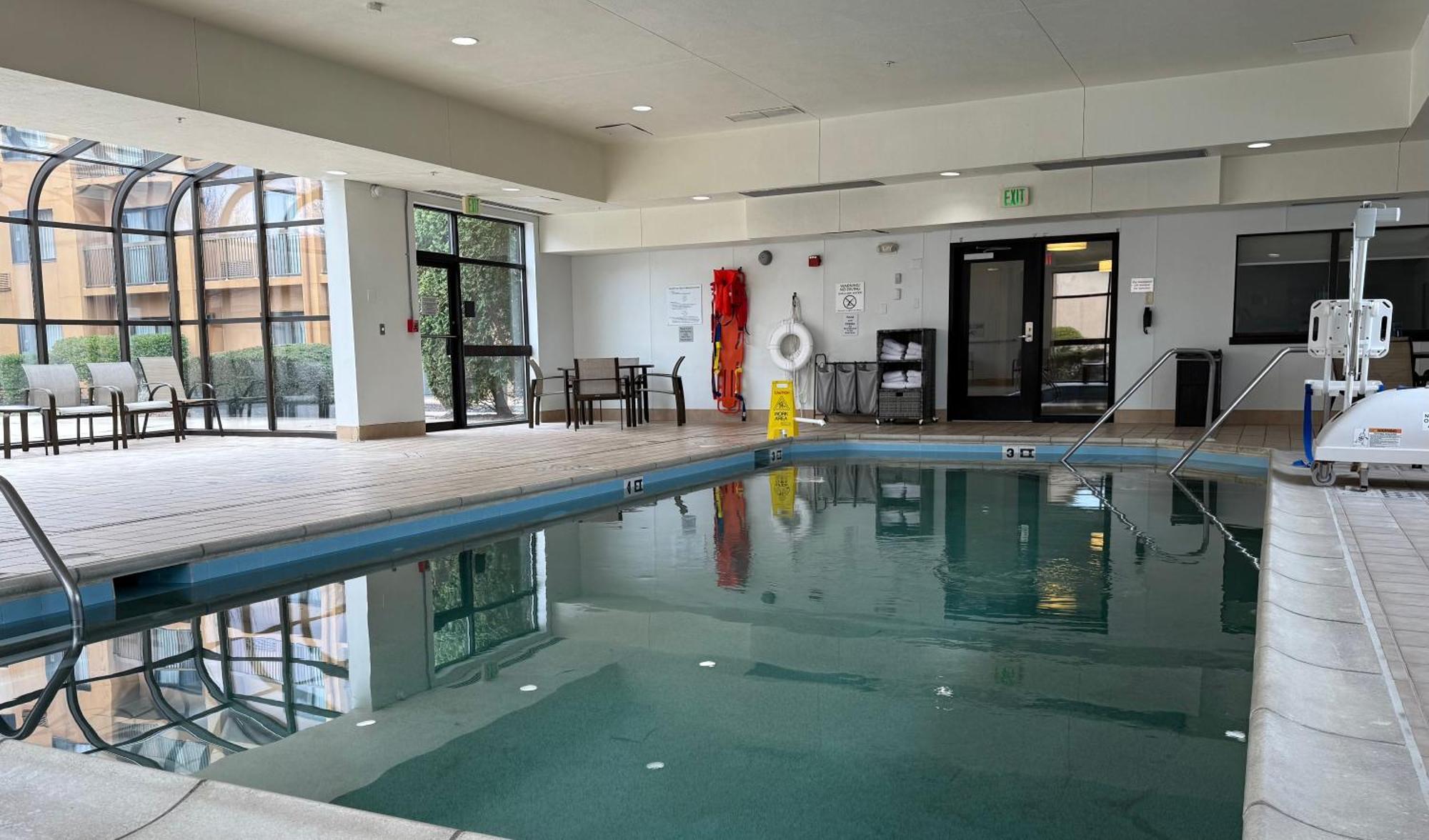 Courtyard By Marriott Fishkill Hotel Exterior photo