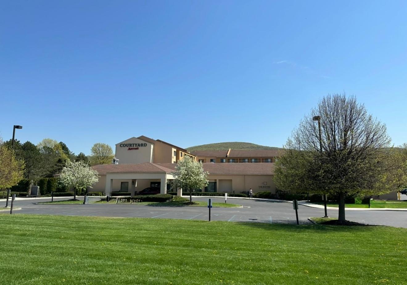 Courtyard By Marriott Fishkill Hotel Exterior photo
