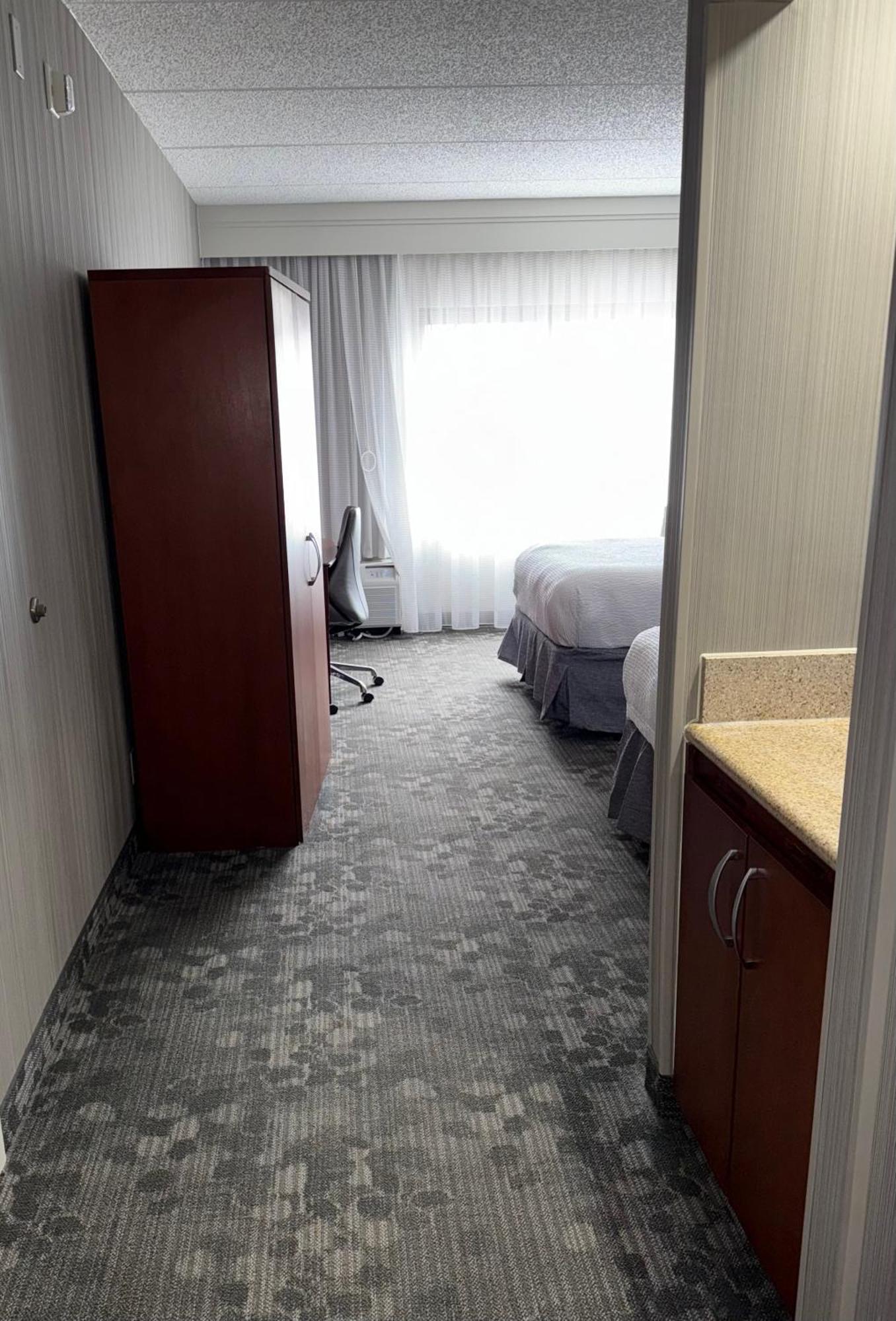 Courtyard By Marriott Fishkill Hotel Exterior photo