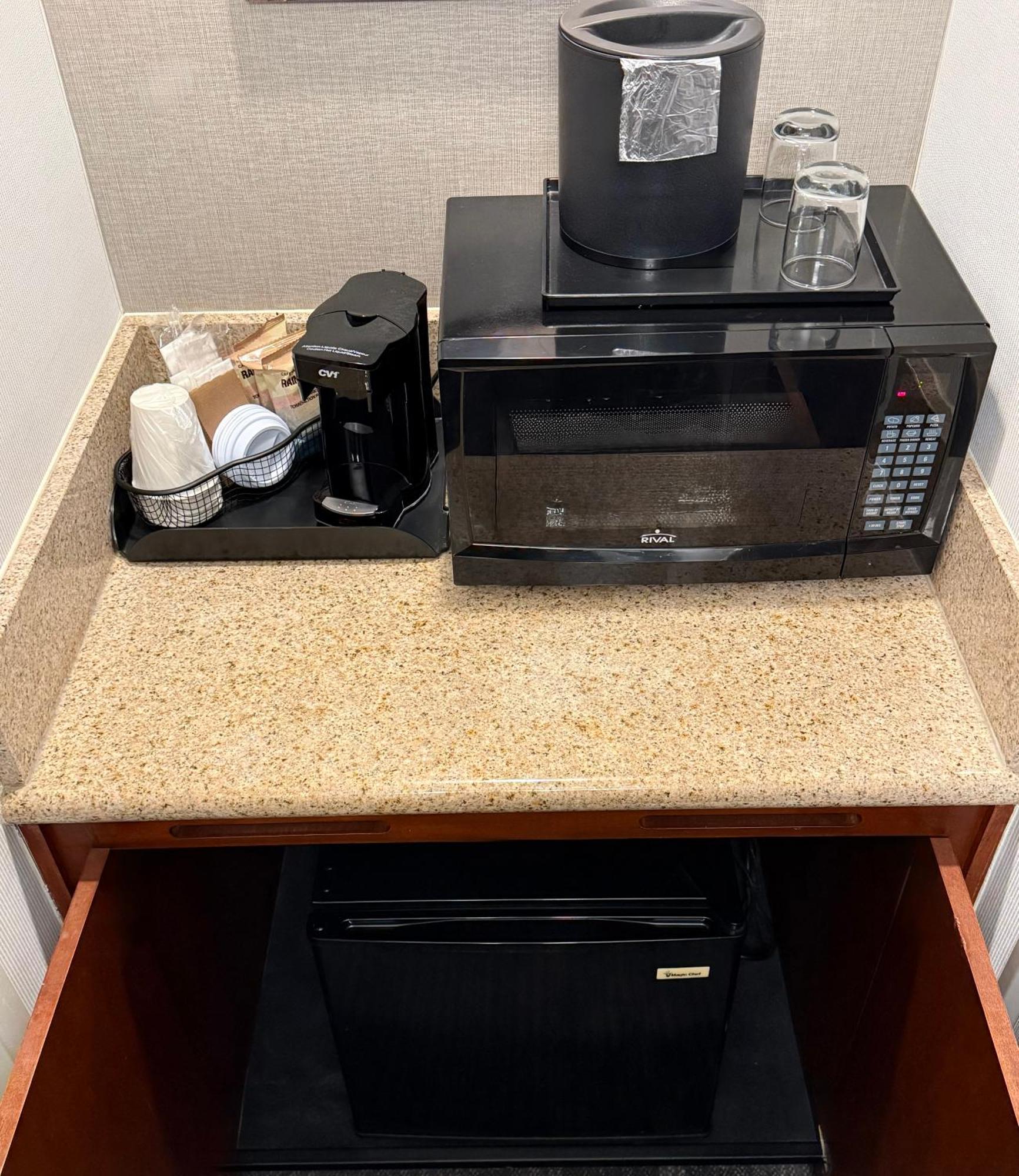 Courtyard By Marriott Fishkill Hotel Exterior photo
